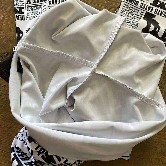 Blackmilk Harry Potter Daily Prophet Leggings - Picture 10 of 10